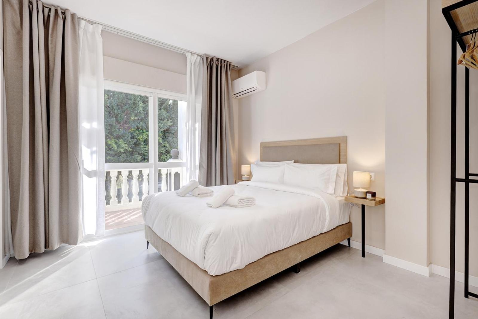Hostal Puerta Almar Estepona Exterior photo