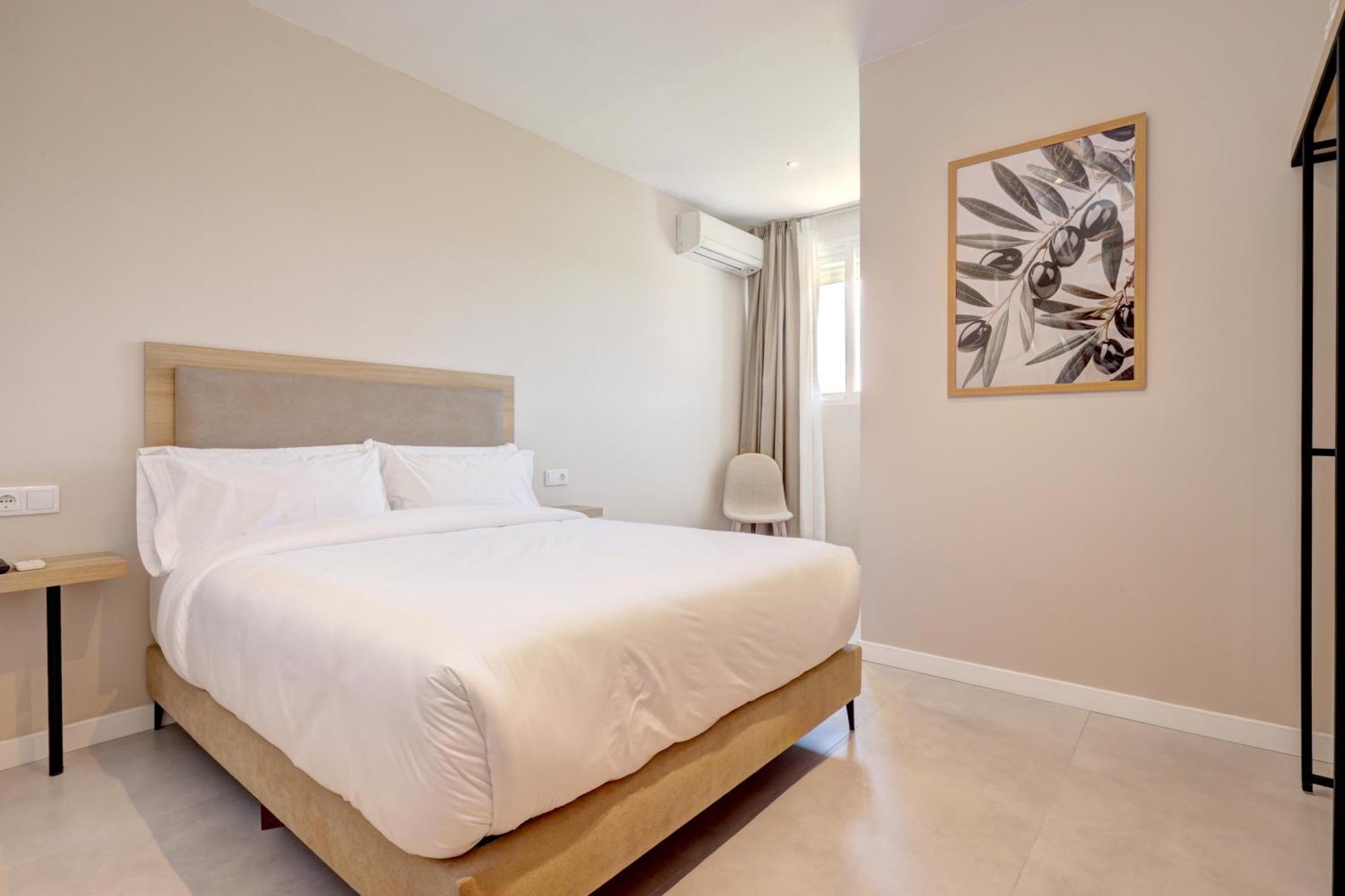 Hostal Puerta Almar Estepona Exterior photo