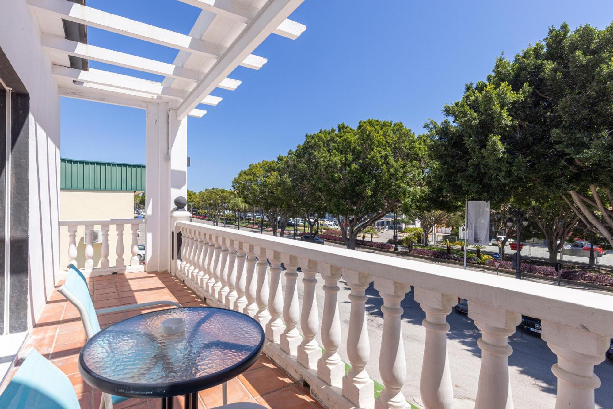 Hostal Puerta Almar Estepona Exterior photo