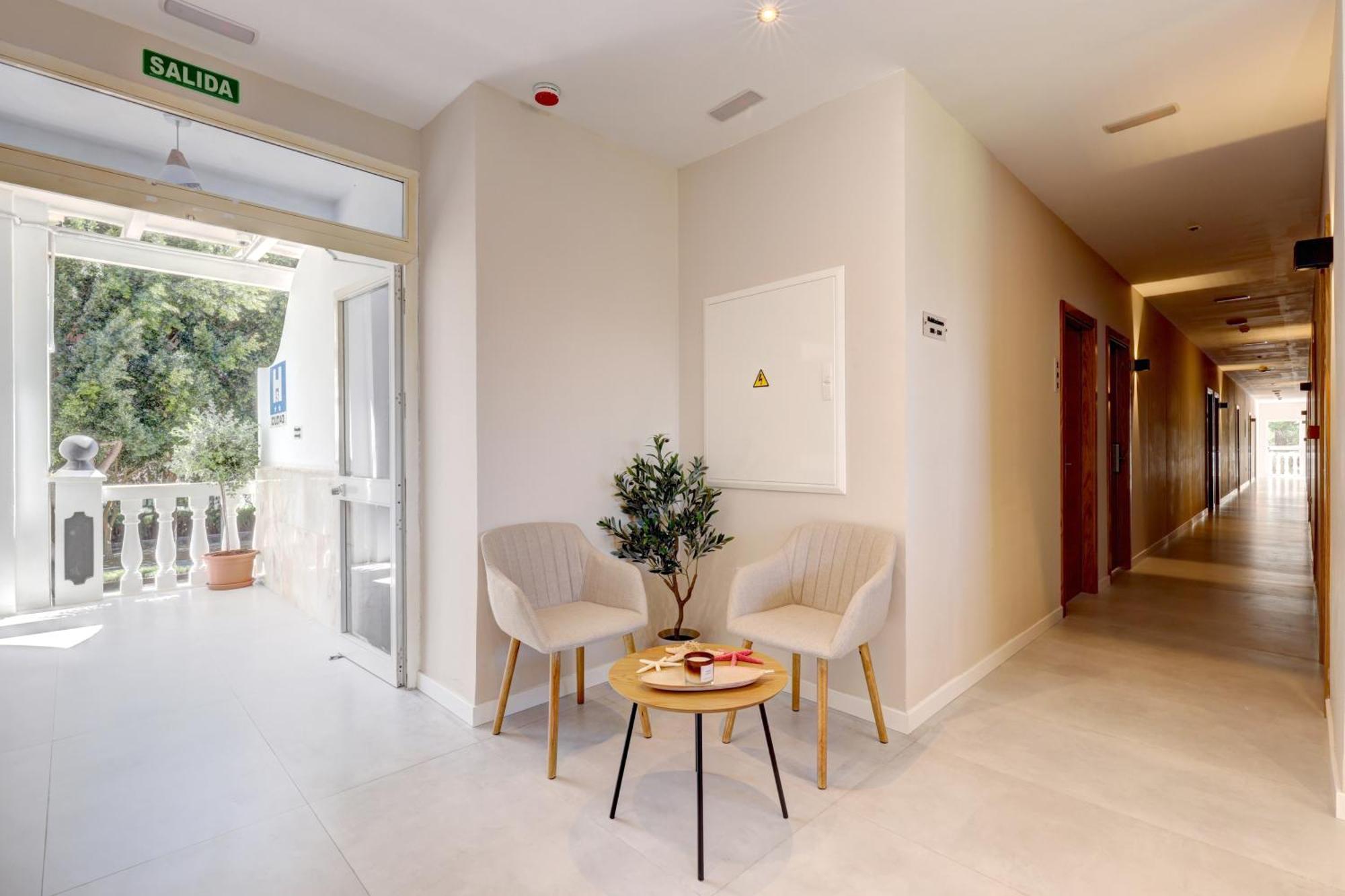 Hostal Puerta Almar Estepona Exterior photo